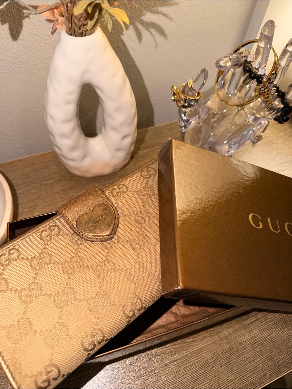 Gucci Beige Signature Continental Wallet - Picture 2 of 7